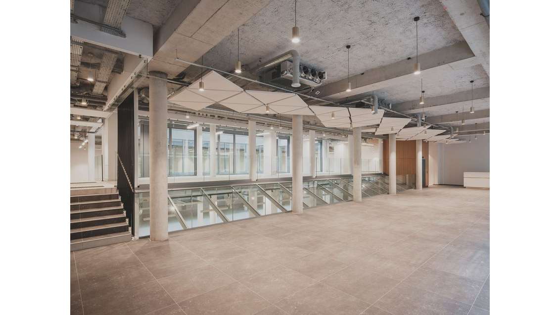 A louer bureaux 1090m² RDC Paris 18e Jules Joffrin