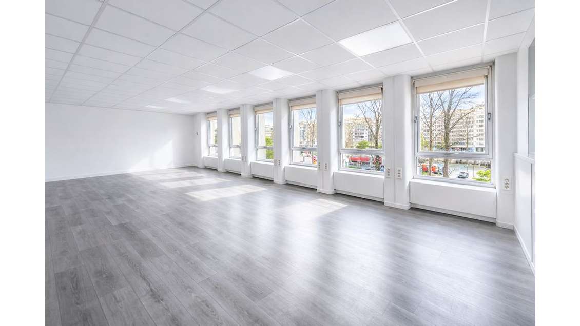 Location bureaux 430m² à Paris 19ème la Villette