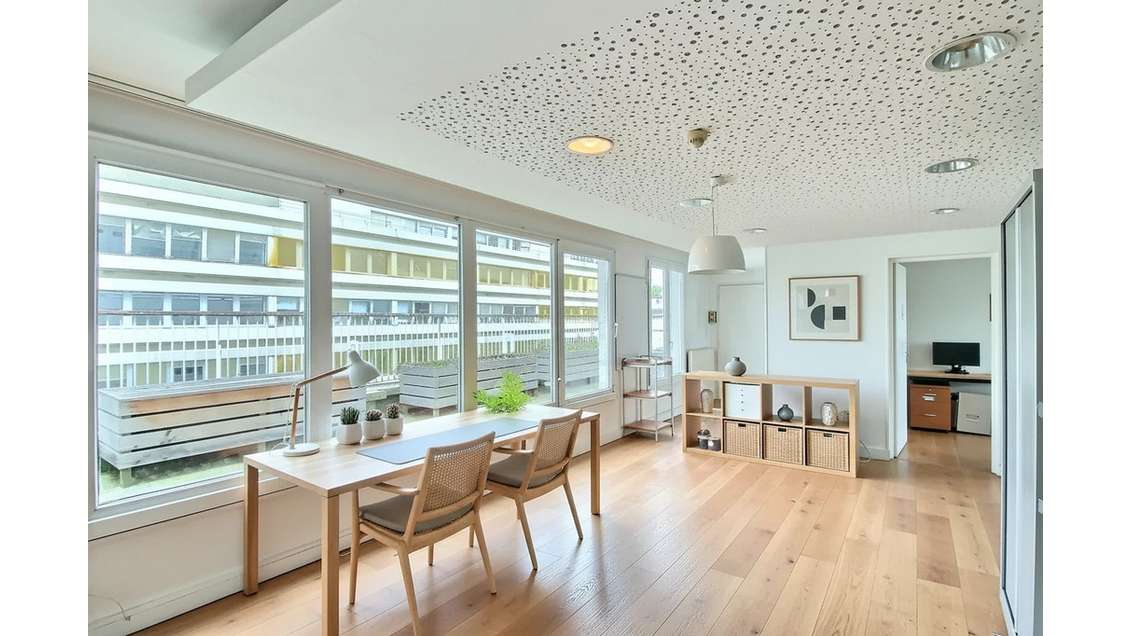 Loue bureaux de 115m² en étage élevé à Paris 75019