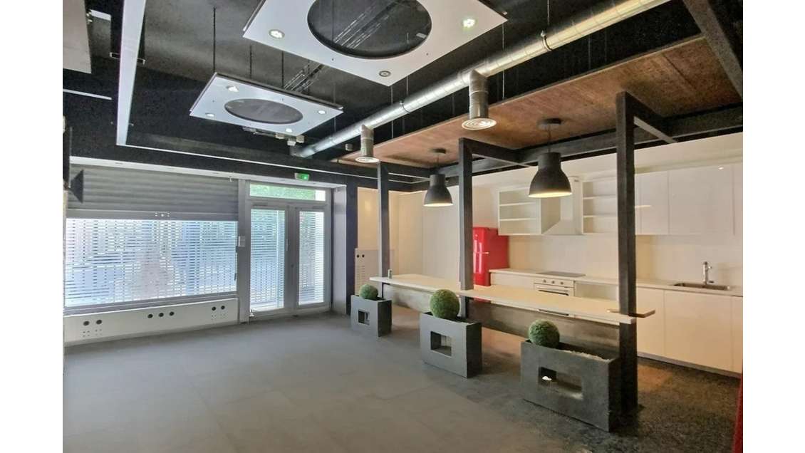 Location bureaux 83m² RDC à Paris 19ème Crimée
