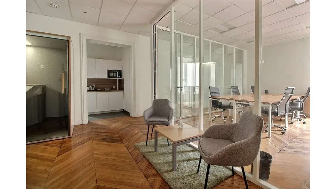 Location bureau rénové à Paris 1er musée du Louvre