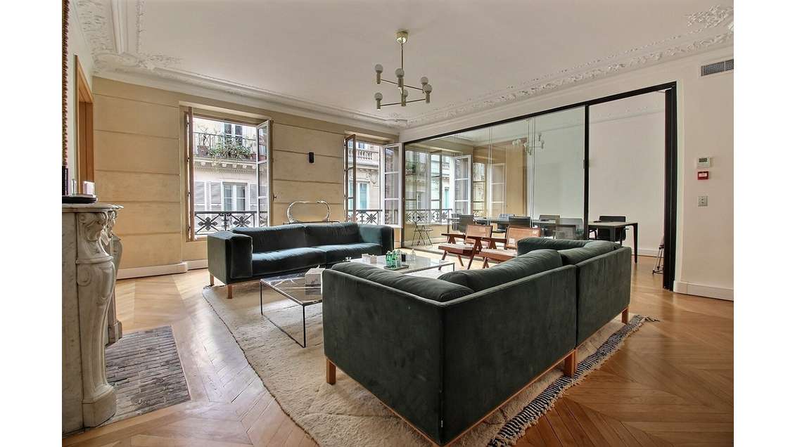 Location bureaux de caractère 190m² à Paris 1er