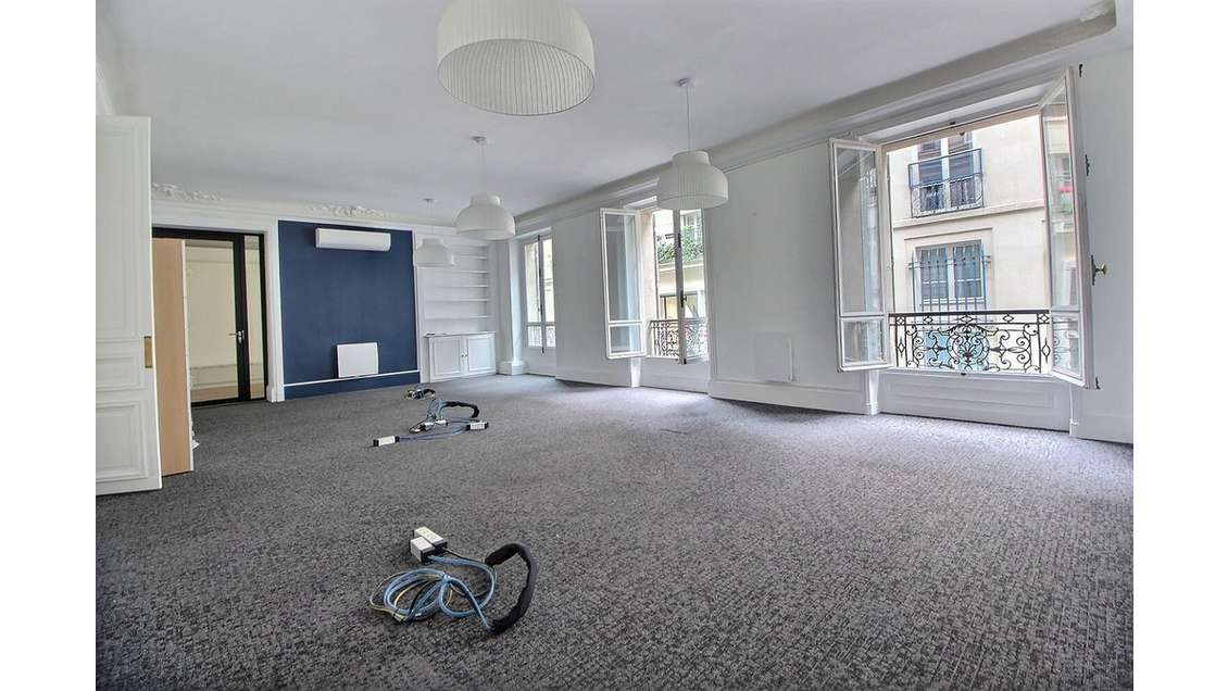 Location bureaux calmes 169m² Paris 1er Pyramides 