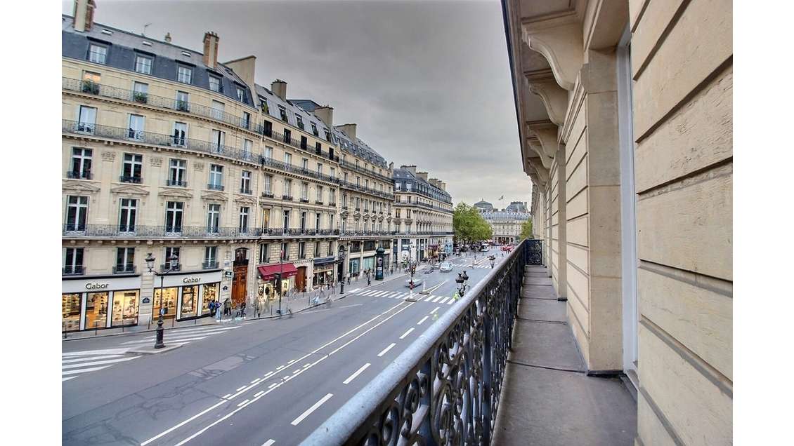 Location bureaux 372m² Paris 1er métro Pyramides