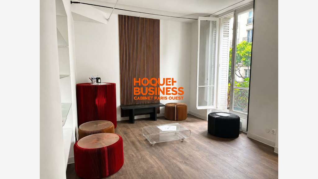 A louer local professionnel  82m² à Paris 1er
