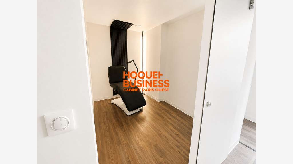 A louer local professionnel  82m² à Paris 1er
