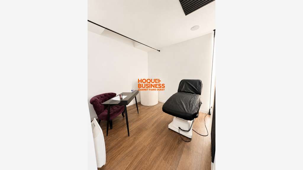 A louer local professionnel  82m² à Paris 1er