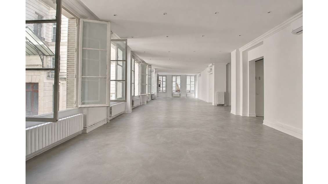 Location bureaux bel immeuble d'angle Paris Bourse