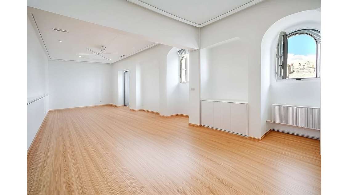 Location bureaux au dernier étage à Paris 2e Opéra