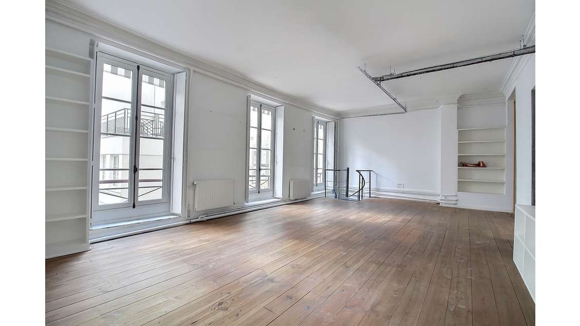 Location bureaux rénovés 620m² Paris 2ème Sentier