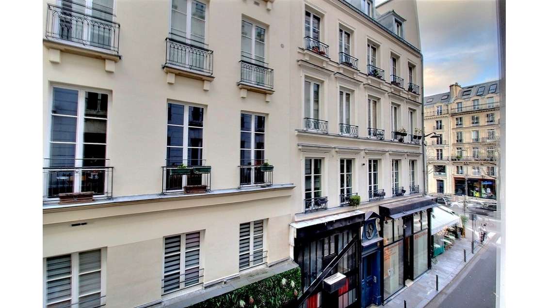 Location bureaux 77m² R+3 à Paris 2e Sentier