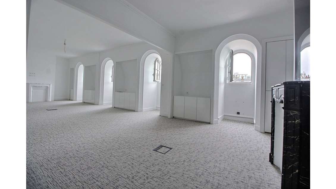 Location bureaux de 79m² Paris 75002 prox Opéra