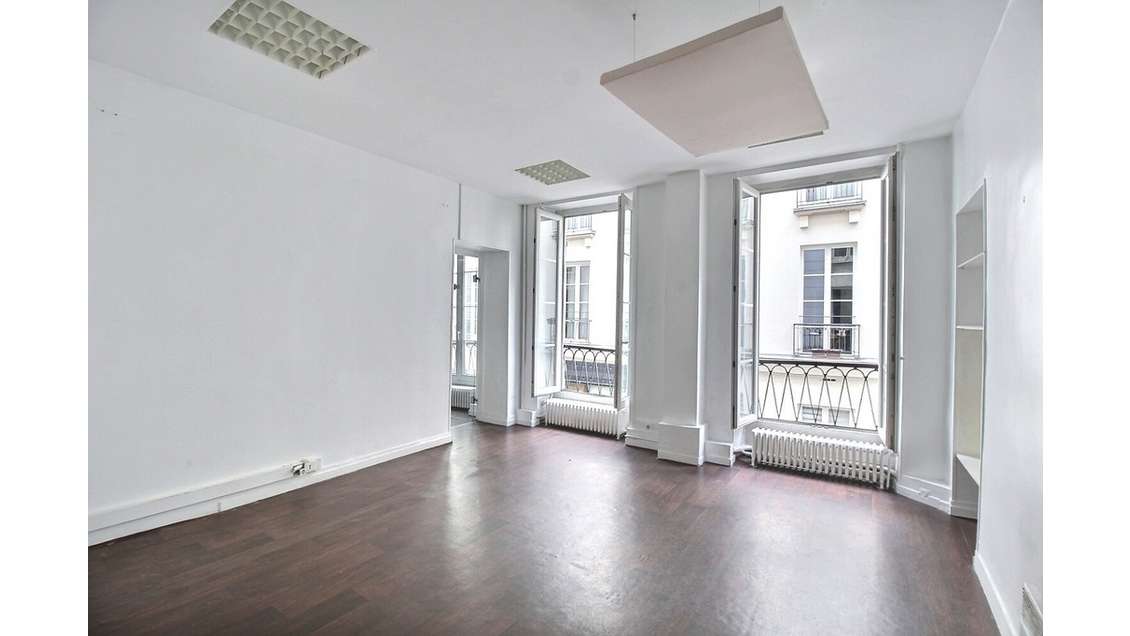 Location bureaux 70m² à Paris 2ème Sentier