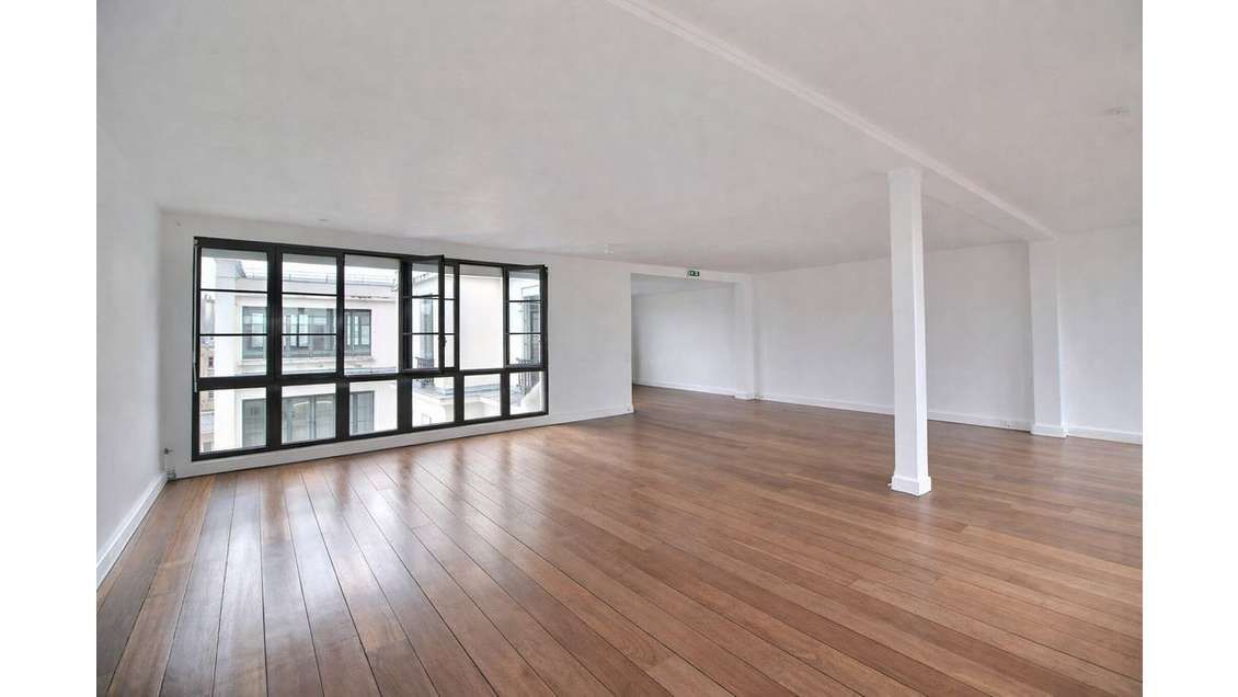 Location bureaux rénovés de 163m² à Paris 75003