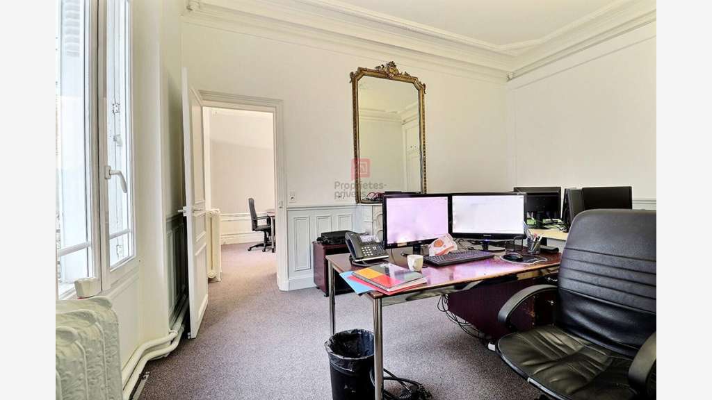 Location bureaux 146m² RDC à Paris 5e