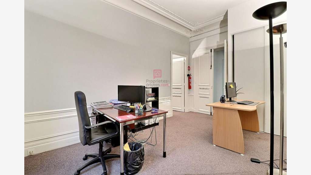 Location bureaux 146m² RDC à Paris 5e