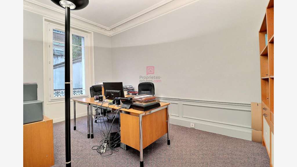 Location bureaux 146m² RDC à Paris 5e