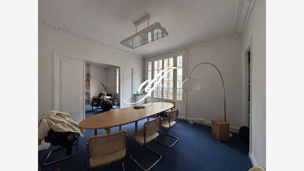 A louer bureaux de 142m² Paris 75005 Val de Grâce