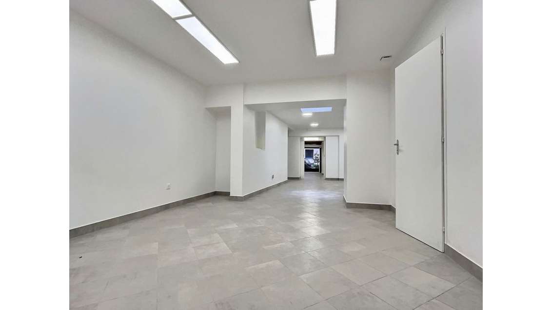 Location bureaux 80m² vitrine sur rue Paris 5ème