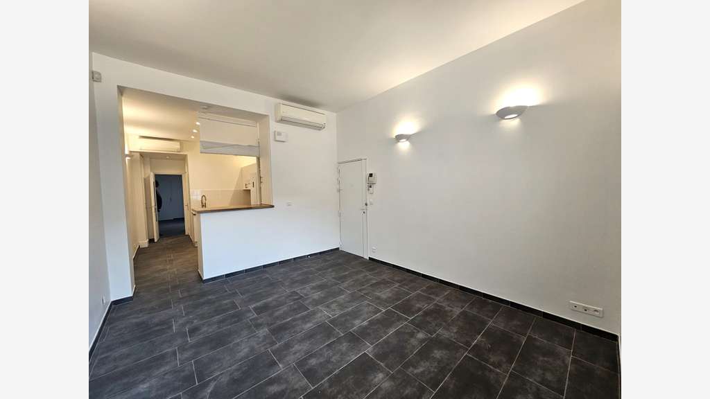 Location local bureau mixte 43m² à Paris 8e