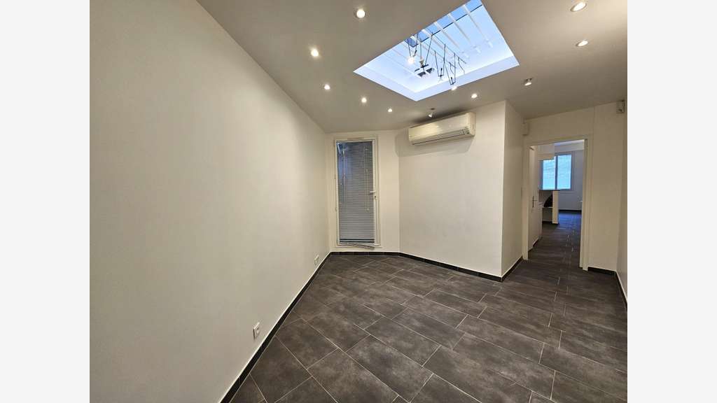 Location local bureau mixte 43m² à Paris 8e