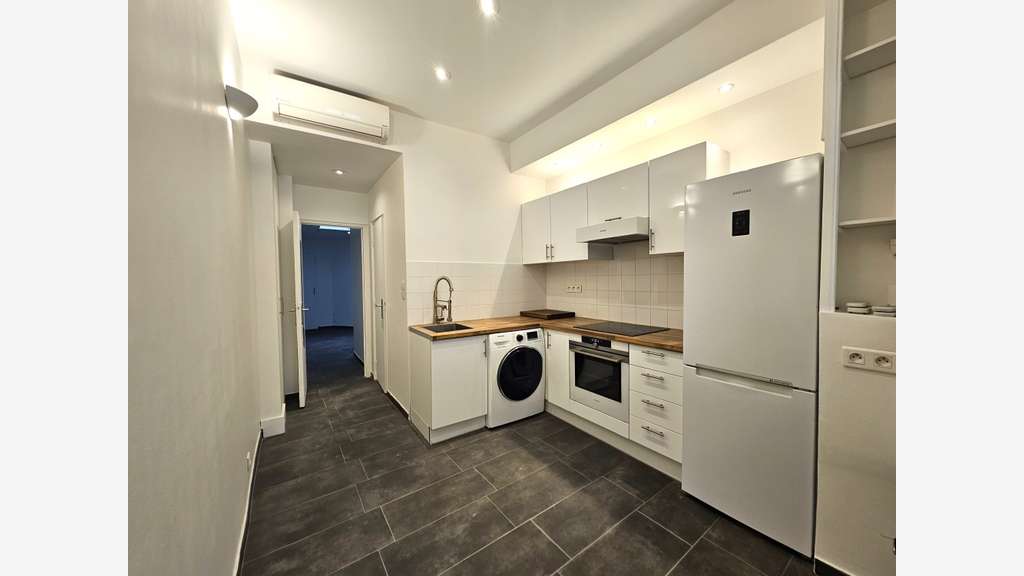 Location local bureau mixte 43m² à Paris 8e