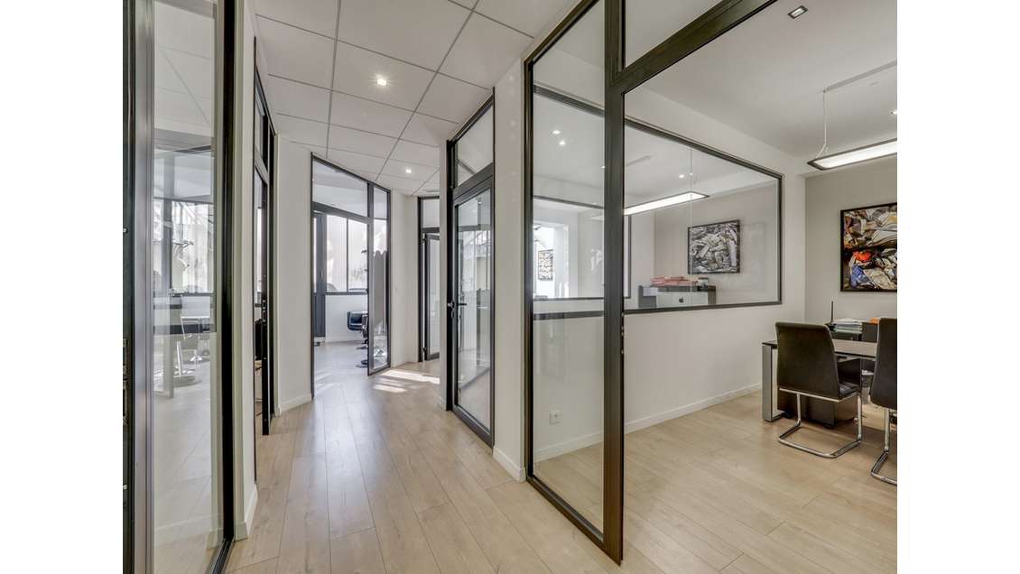 Location bureaux refaits à neuf à Paris 8e