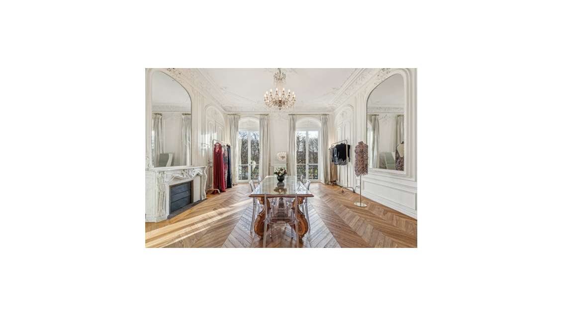 A louer bureaux d'exception Paris rue François 1er