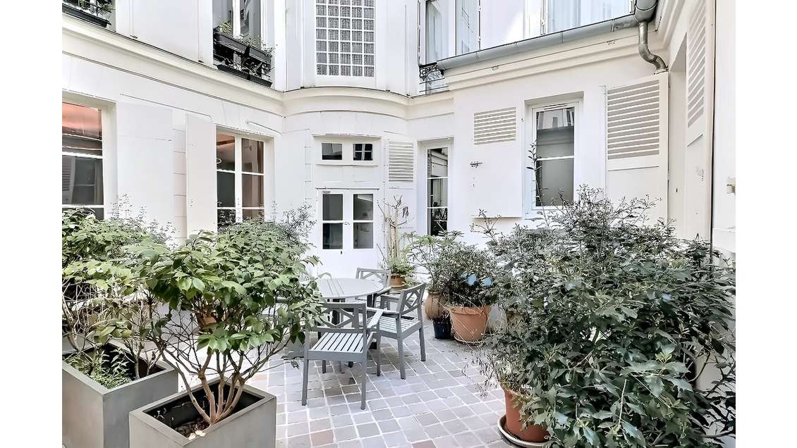 Location bureaux 100 m² RDC à Paris 8eme