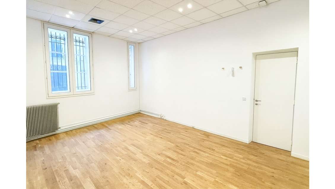 Location bureaux 24m² Paris 8e place de Clichy