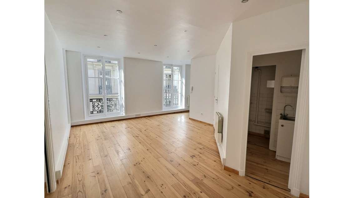 Location bureaux de 199m² à Paris 75008