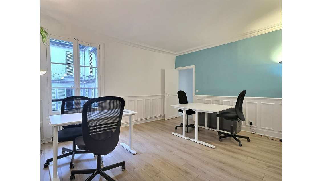 Location bureaux rénovés 50m² Paris 8e St-Honoré
