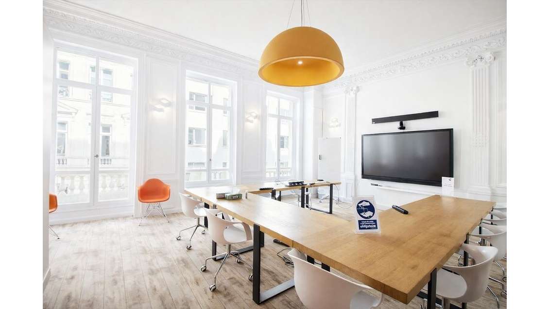 Location bureaux rénovés de 323m² à Paris 75008
