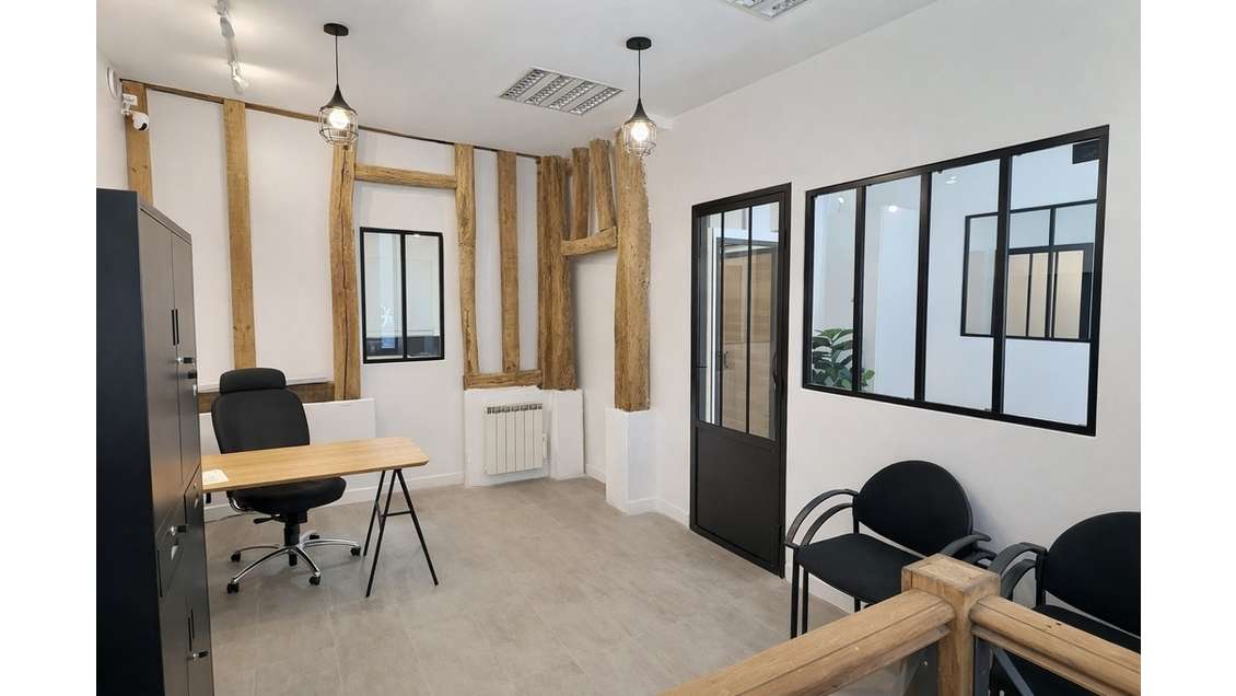 Location bureaux rénovés de 57m² à Paris 75008