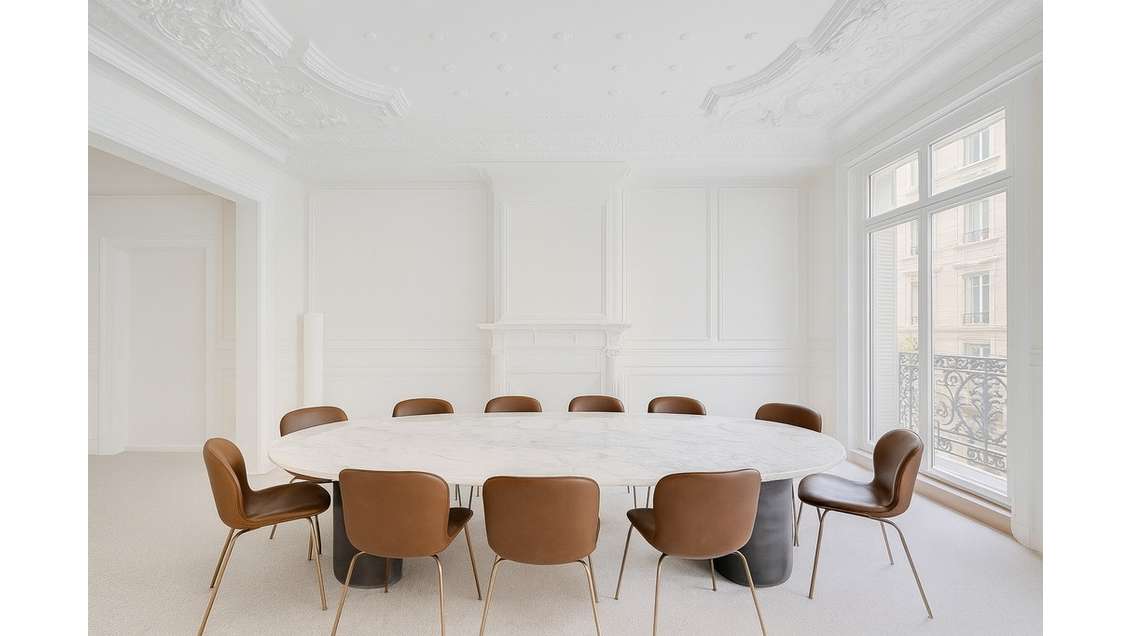 Location bureaux rénovés de 235m² à Paris 75008