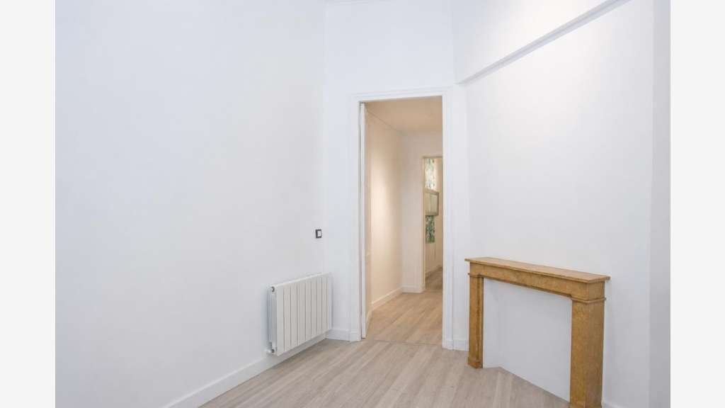A louer bureau 30m² avec cave et garage Paris 8e