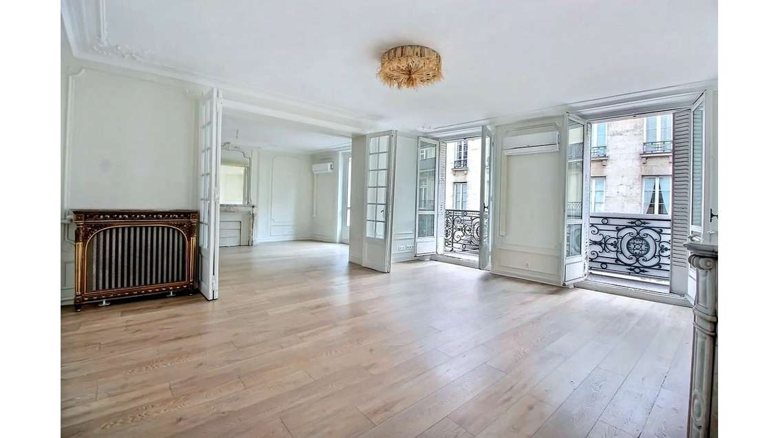 Location bureaux beaux volumes à Paris 9e