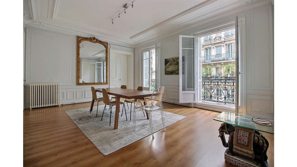 Location bureaux 120m² lumineux à Paris 75009