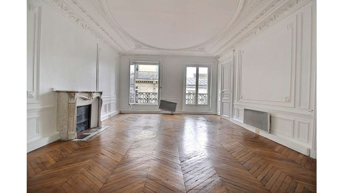Location bureaux 136m² lumineux à Paris 75009