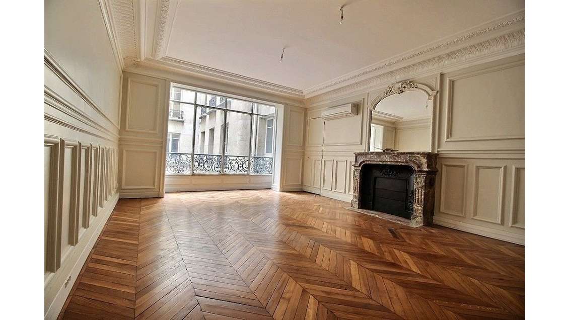 Location bureaux de 335m² à Paris 75009
