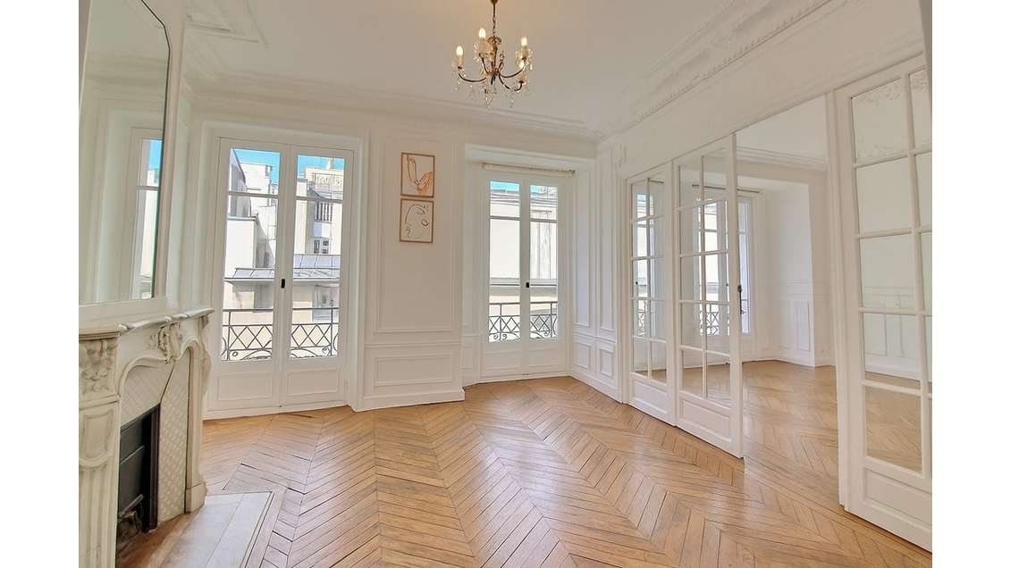 Location bureaux 142m² lumineux Paris 9e St Lazare