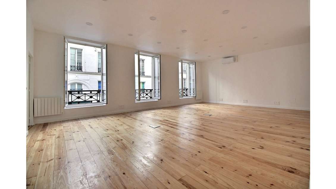 Location bureaux rénovés de 546m² à Paris 75009