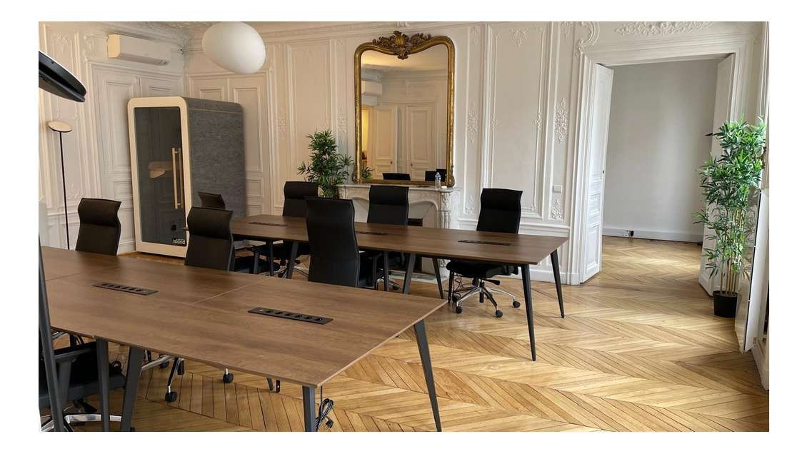 Location bureaux de 240m² lumineux à Paris 75009