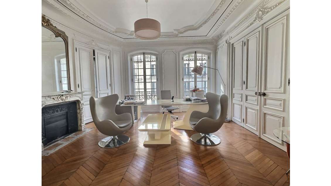 Location bureaux de standing de 178m² Paris 75009