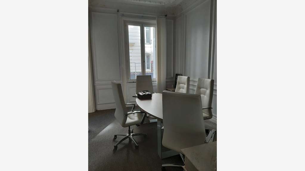 A louer bureau de 25m² quartier animé Paris 75009