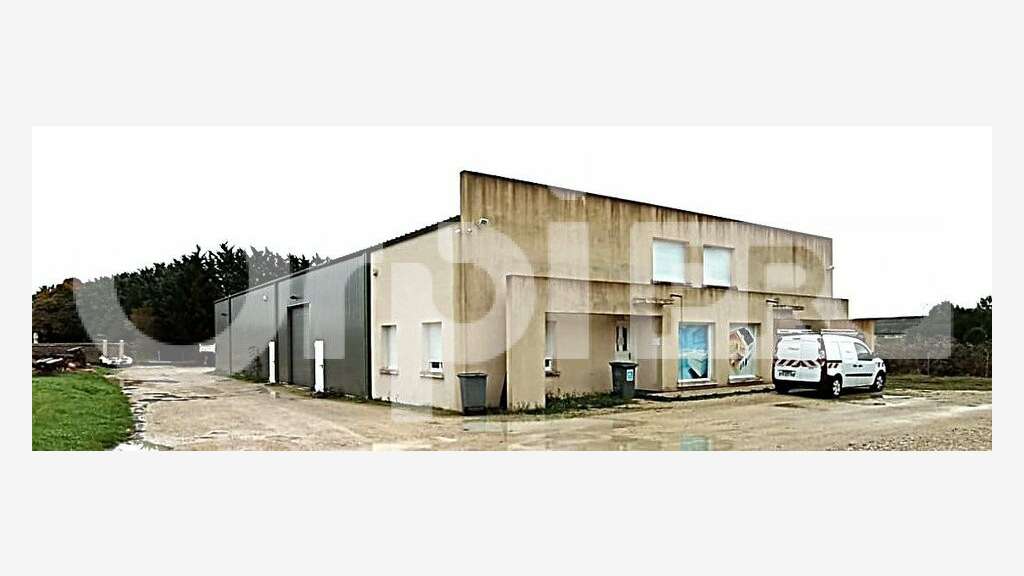 A louer entrepôt avec bureaux 300m² ZA de Patay