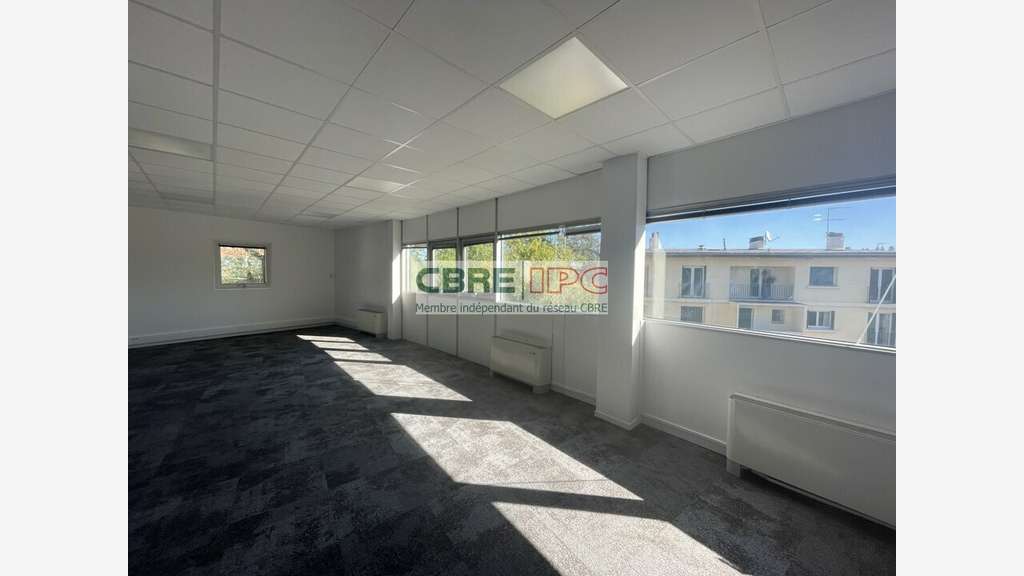 A louer bureaux rénovés à Pau secteur Lilas