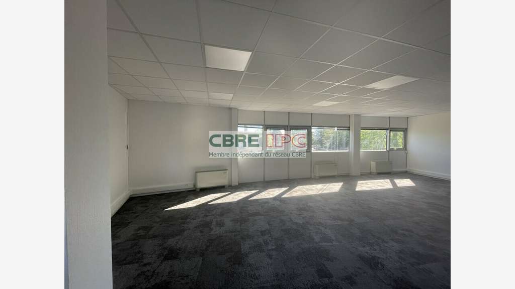 A louer bureaux rénovés à Pau secteur Lilas
