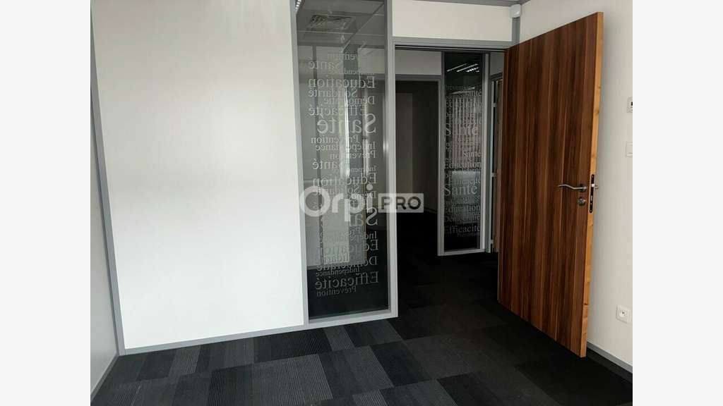 A louer 2 cellules de 248m² centre commercial Pau