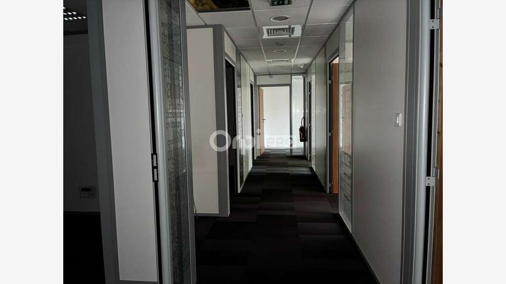 A louer 2 cellules de 248m² centre commercial Pau